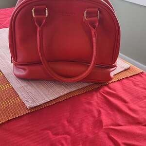 Elizabeth Arden New York Red Faux Leather Dome Handbag with Bottom Zipper Compar